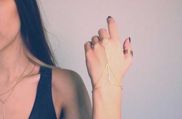 Braccialetti con ciondoli per donna Bracciale infinito con catena in oro intrecciato, anello da dito, imbracatura per mano