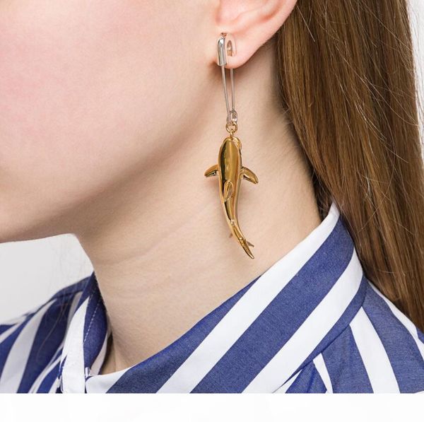 

новый засада 925 shark pin золотой серьги богини моды темперамент eardrop simple silver ear nail подарочная коробка оригинала, Golden