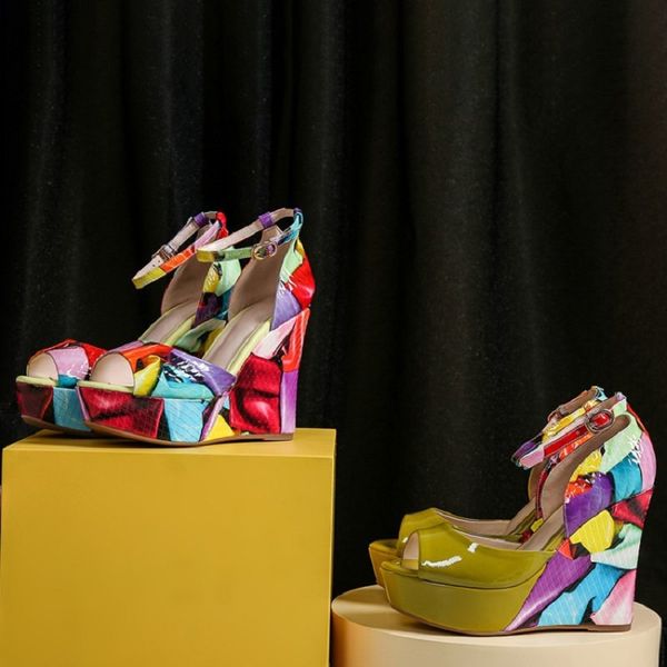 

2020 summer new candy color one-word buckle with waterproof platform muffin with ladies fashion sandals, Black