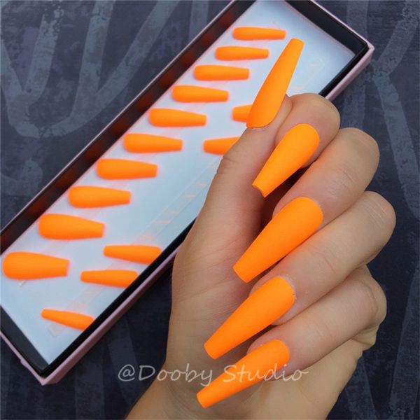 

neon orange faux ongles extra long artificial fake nails with glue sticker reusable full cover halloween impress press on nails, Red;gold