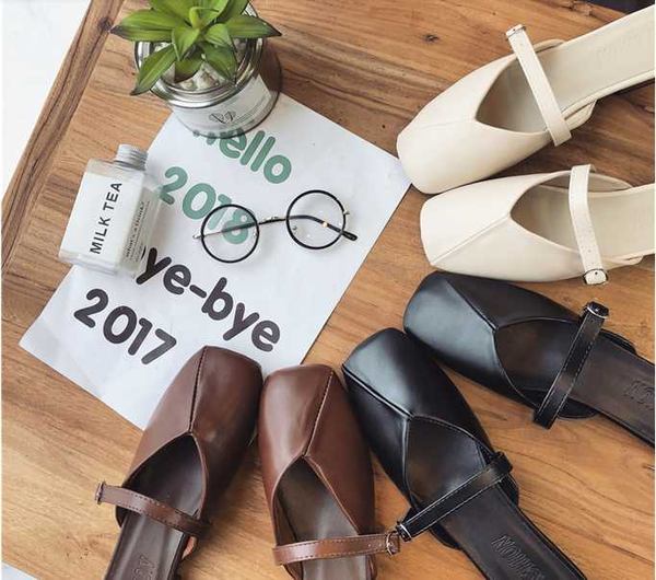 

low heel half slippers female spring 2020 new korean version of lazy shoes fashion wild wear small leather shoes female slippers, Black