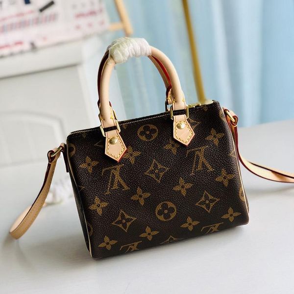 

2021u new luxury design ladies handbag shoulder fashion bag wild leather fabric and metal ladies crossbody bag womens dinner party bag n