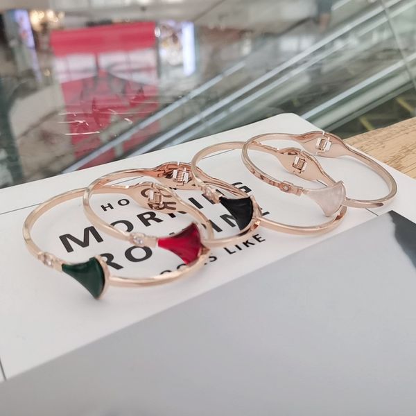 

rose gold titanium steel bracelet, fashionable scalloped shell bracelet, anti - allergy and non - fading, Black