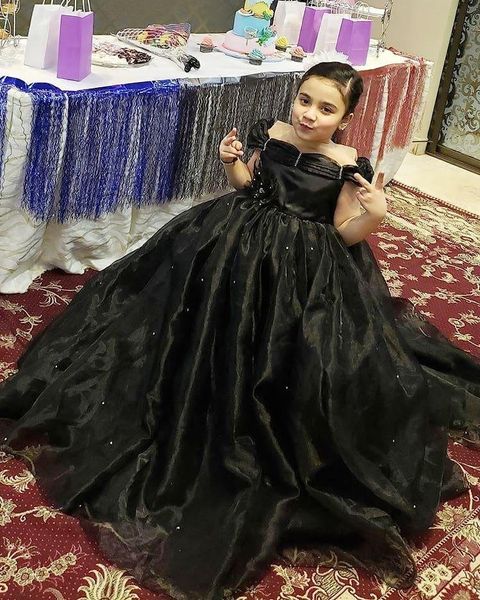 Schwarze Prinzessin Perlen Blumenmädchenkleider Sheer Neck Ballkleid Brautkleider für kleine Mädchen Günstige Kommunion Festzug Kleider Kleider C109