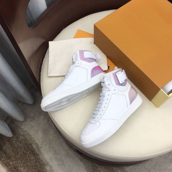 

2020 designer leather casual shoes for men and women, fashion embossed printing trend, high-flat comfortable sneakers, Black