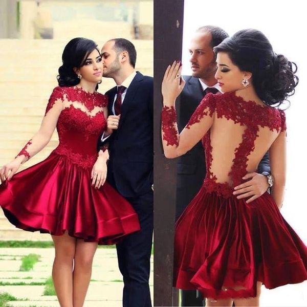 

2019 Short Burgundy Homecoming Dresses Lace Applique Crew Neck Tulle Long Sleeves Satin A-Line Knee Length Cocktail Party Gowns