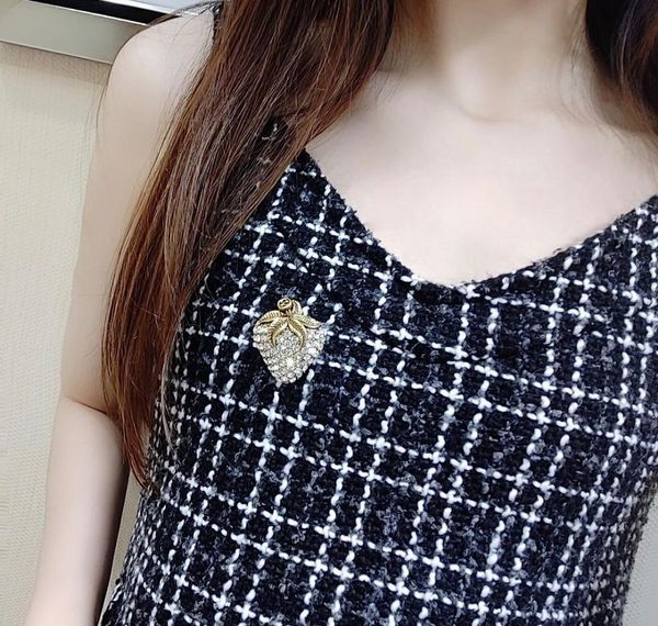 

sterling silver ladies jewelry ladies brooch female birthday gift strawberry brooch transparent favorite, Gray