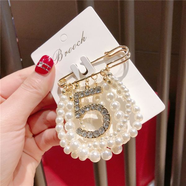 

fashion party number 5 girls brooch pearls rhinestones suit lapel pins with chain pearls women famous jewelry accessories, Gray