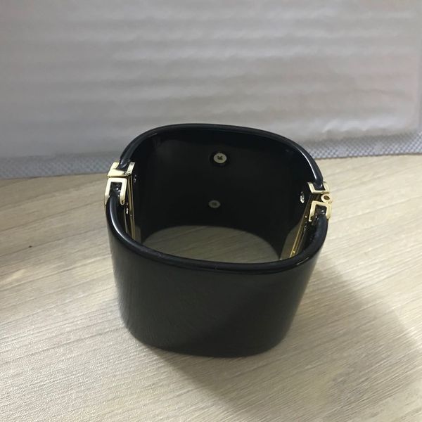 

2020 wholesale new fashion desinger jewelry transparent bracelets women charm bracelet big black bracelet acrylic bracelet jewelry