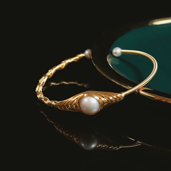 

2020 new original design natural high-gloss pearl bracelet niche handmade bracelet 18k gold french jewelry, Black