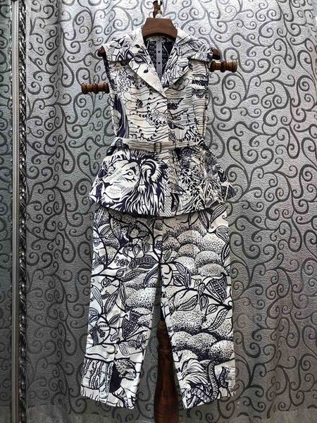 

autumn and winter 2020 new women's lapel sleeveless printed buckle waistcoat + capris printed suit 1128, White