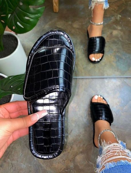 

factory direct wholesale home furnishing versatile ladies leather crocodile pattern flat non-slip slippers outdoor leisure beach, Black