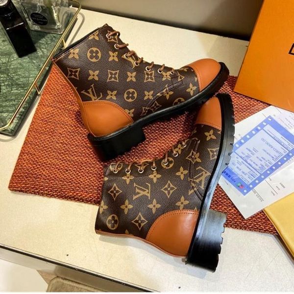 

236 new high-quality women's casual shoes, famous brand women's short boots, outdoor travel party shoes, original box packaging, Black