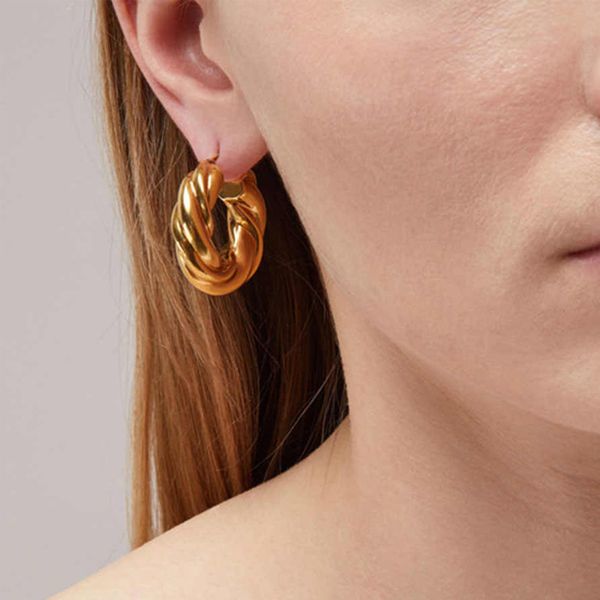 

2020 new arrival fashion twisted circle vintage earrings french classic earrings hoops gold plating trendy jewelry ear post stud, Golden;silver