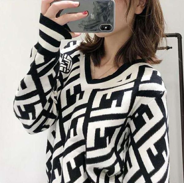 

2020 autumn/winter knitting large size large logo letters black and white jacquard pulsets ing, White;black