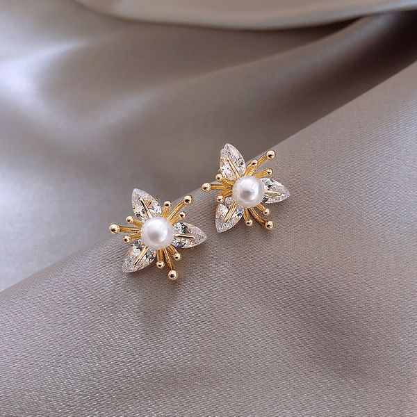

stud 2021 fashion women temperament fine crystal flowers earrings contracted small pearl modelling jewelry, Golden;silver