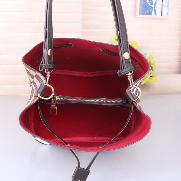 

the trend beam mouth pulls out the sweet lady fan shoulder bag of the ministry of environmental protection