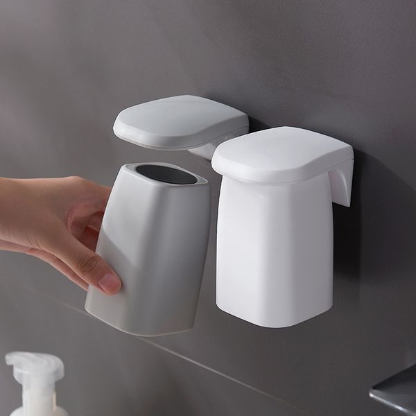 Banheiro Tumbler de parede Escovar Cup economia de espaço do banheiro Cup furar a parede perfurador gratuito Upside Down Plastic Cup