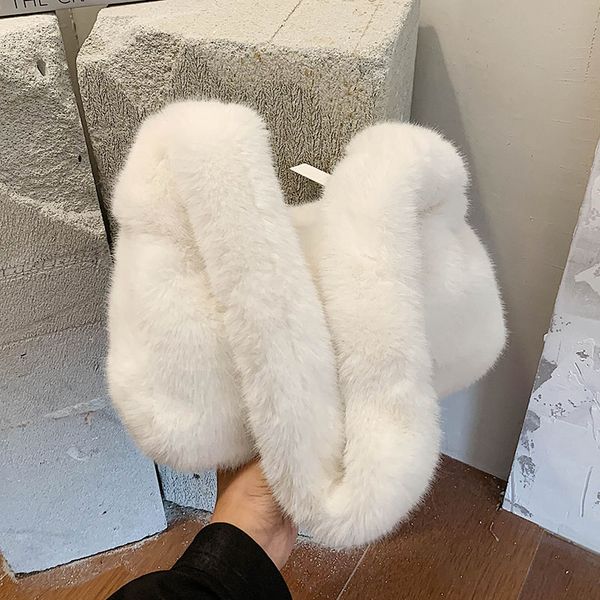 

autumn and winter women's one-shoulder underarm plush pouch women's 2020 trend new style fashion all-match furry handbag
