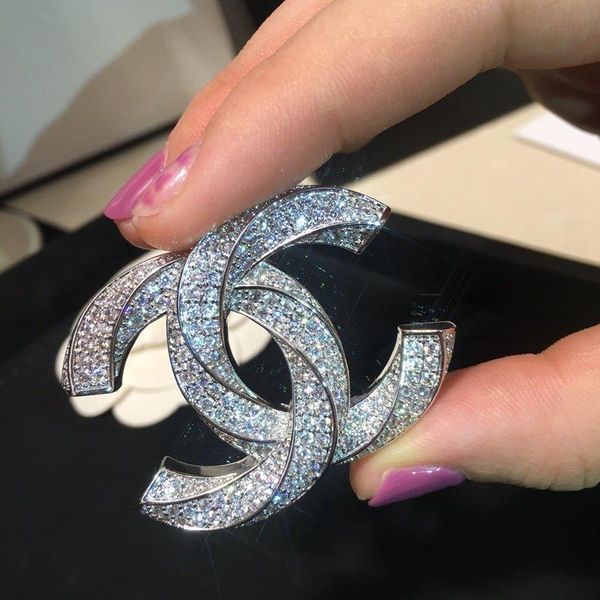 

latest sweater suit wild brooch for woman fashion diamond inlaid brooch classic letter brooch fashion supply, Gray