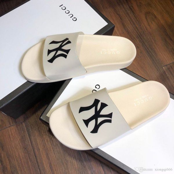 

new luxury designer summer men's fashion slippers, comfortable slippers at home, and black whitead, Red;white