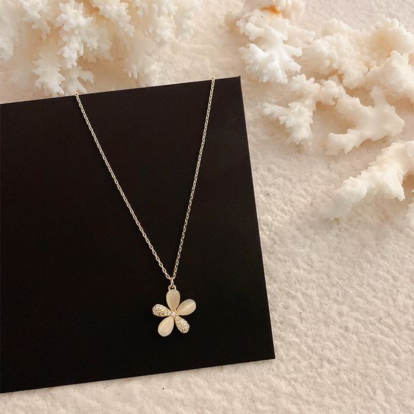 

korean new design fashion jewelry exquisite copper inlay zircon cat eyes are flower pendants elegant female clavicle necklace, Silver