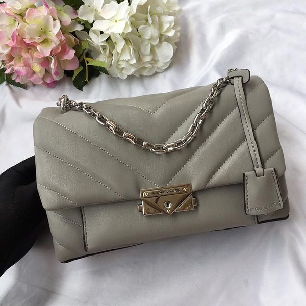 

2021v new luxury design ladies handbag simple style shoulder bag wild fashion leather metal texture chain ladies crossbody bag