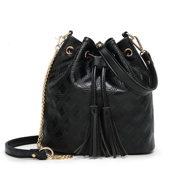 

new women's bucket bag korean version of the tide diagonal shoulder bag fashion bag tassel handbag
