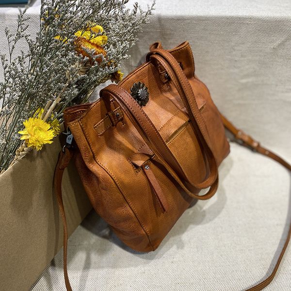 

2020 summer early autumn, simple style retro handmade bag messenger bag casual soft leather one shoulder portable female