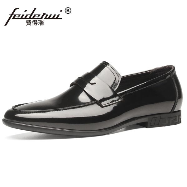 

italian pointed toe man moccasin shoes patent leather slip on casual loafers men's comfortable formal wedding footwear js252, Black