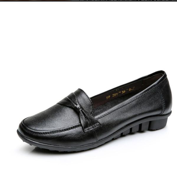 

middle-aged and elderly mother shoes female non-slip soft sole 33 small size 34 old leather flat large size 43 grandma sin n52, Black