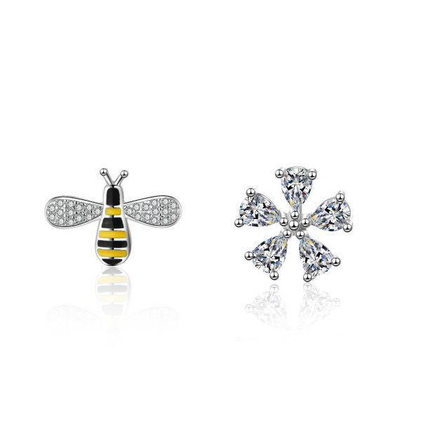

Little Bee Crystal Earrings 925 Silver Needle Stud Earrings Asymmetrical Petal Lady Wind Joker Small Earrings