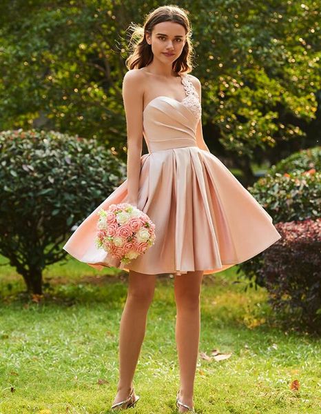 

One Shoulder Lace Short Junior Bridesmaid Dresses with Applique Draped Satin Backless Homecoming Prom Party Dress Custom Made