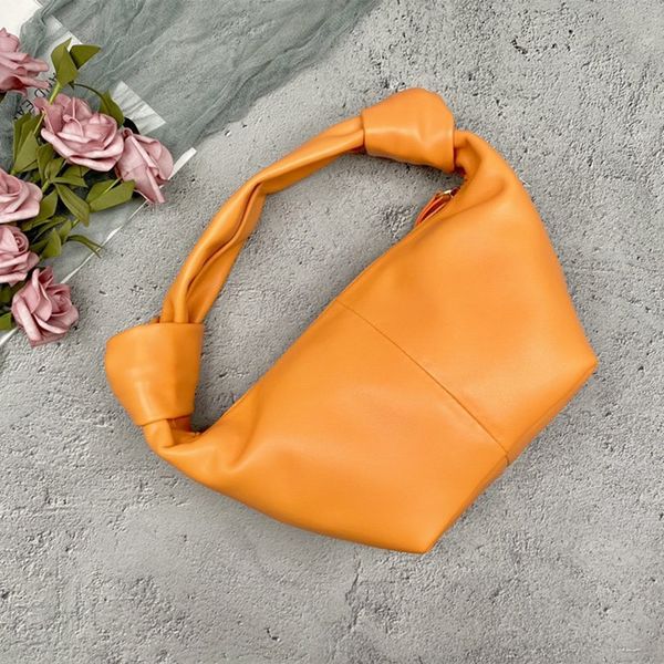 

2020 sense simple cloud new temperament versatile design selling summer fashionable shoulder bag bag and generous portable women's atra