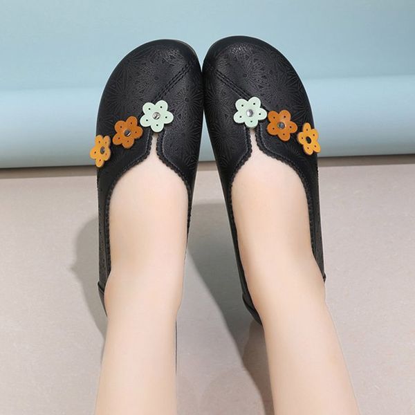 

2020 autumn women flats floral boat shoes hollow outs slip on shoes ladies comfortable grandma loafers black zapatos mujer 8397c