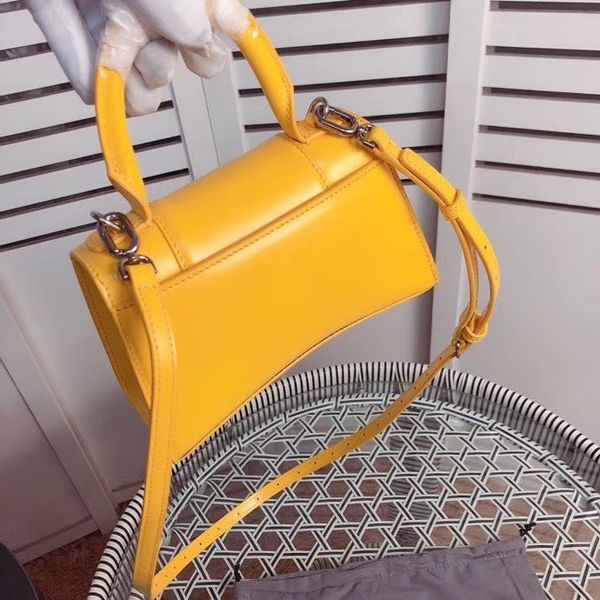 

factory wholesale original design brand bag,yellow brown 2colors, 2 size for chosen,made by calf leather,fast delivery