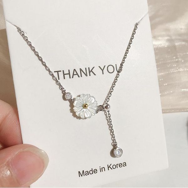 

2020 sen department shells daisy flower necklace female fairy pull red tide net niche ins cold wind clavicle chain jewelry, Silver