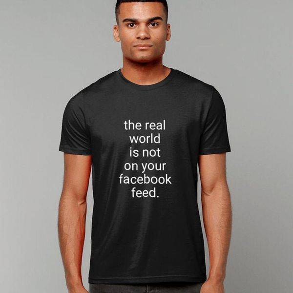 

die reale welt ist nicht auf ihrem facebook feed t shirt mens womens motivational black t shirt
