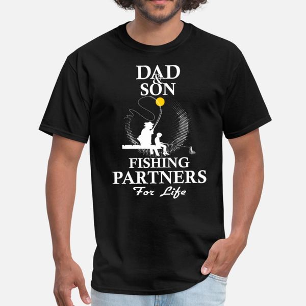 

папа и сын рыбалка партнеры для жизни тенниски мужчин custom 100% хлопок o-образный вырез отдых сыпучих смешного лета письма рубашки