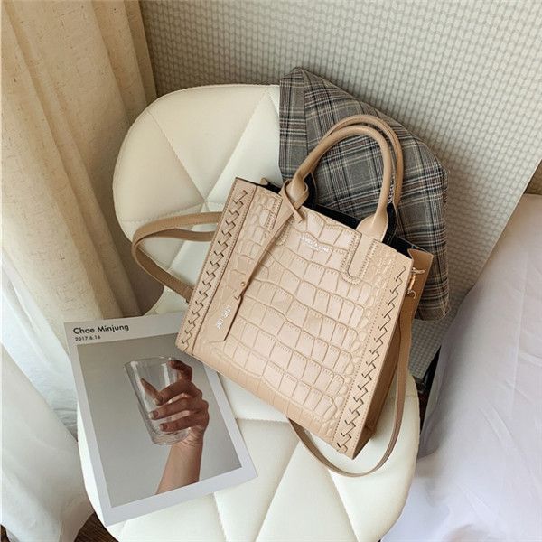 

fashion design portable large capacity bag new style elegant and versatile casual one shoulder messenger bag