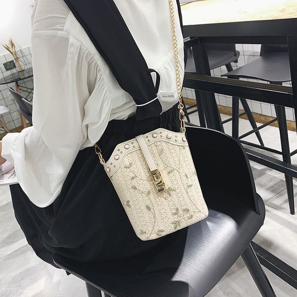 

цепные ковшовые сумки малый соломы crossbody сумки для женщин сумки барышня handmade сплетенный бич круга bohemia shoulder bag