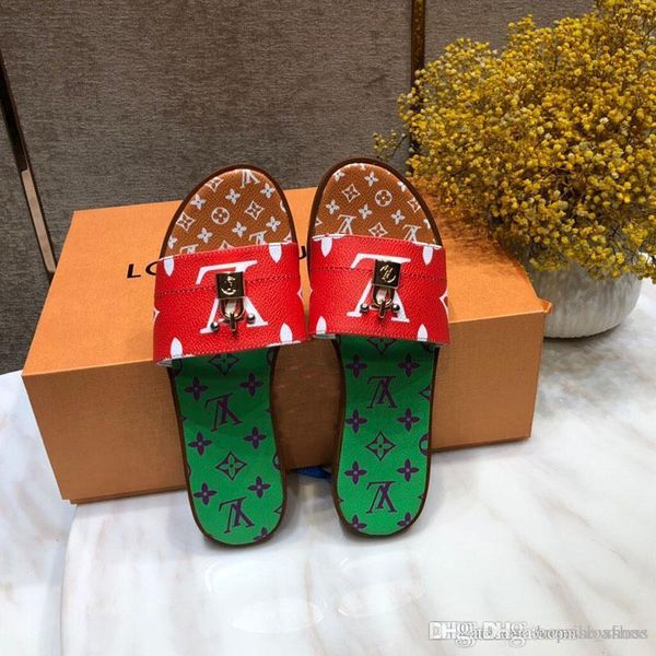 

2020 самые последние роскошные дамы сандалии высокого качества лета цифровой печати шаблон случайные желе с размером замок плоские тапочки 3, Black