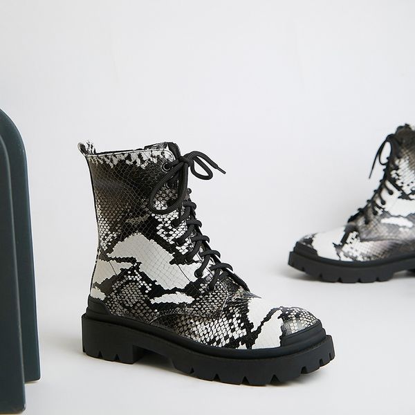

mordoan подлинная коровьей ботинки женщин толстым дном короткие трубки британский стиль кружева вверх змея печати плоские лодыжки ботинки же, Black