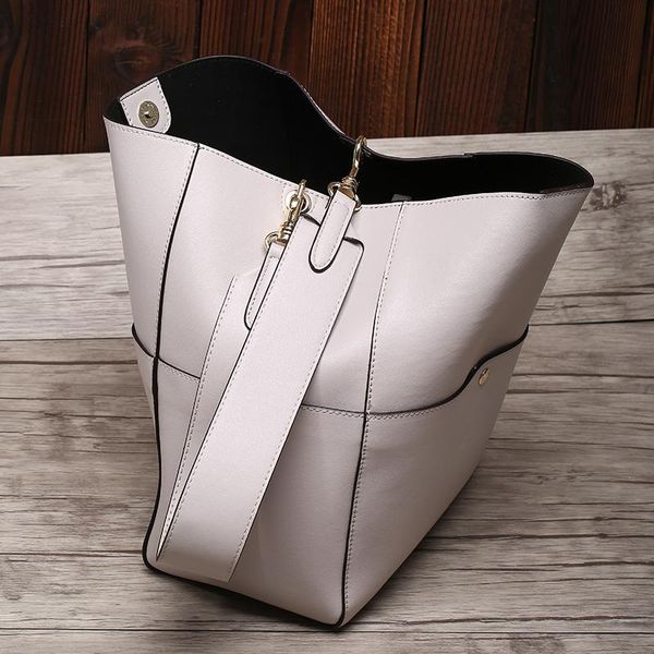 

ladies black bucket bag ladies leather cross-shoulder large shopping bag european and american retro large capacity portable tote bag 0755