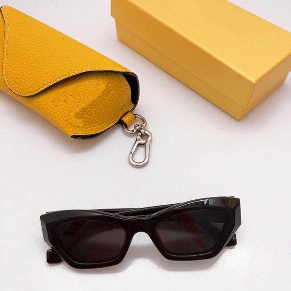 

2020 small frame cat eye sunglasses womens,fashion plank ,uv polarized woman's original lw40027, White;black