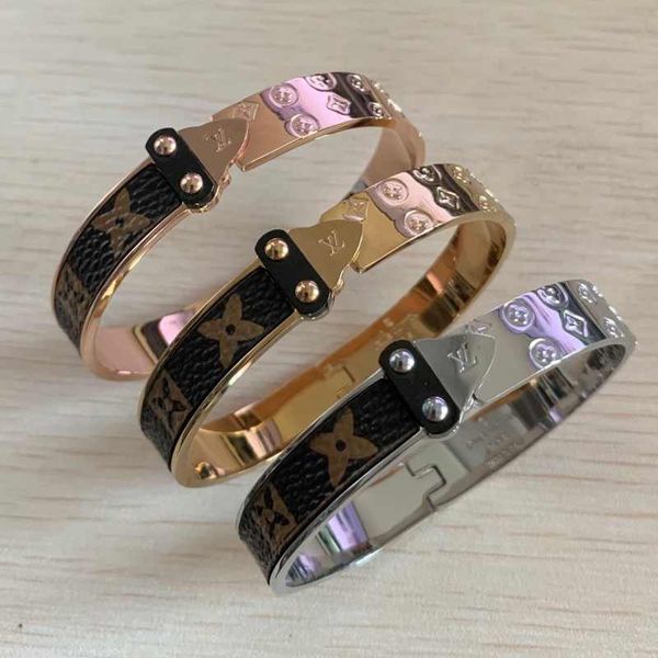 

new arrival fashion design women earrings single arrow old pattern four leaf flower classic bracelet bangle real leather bangles wholesale, Black