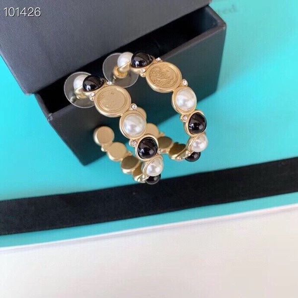 

the new style xiaoxiangfeng black and white pearl earrings are popular the retro style is fashionable and versatile, Golden