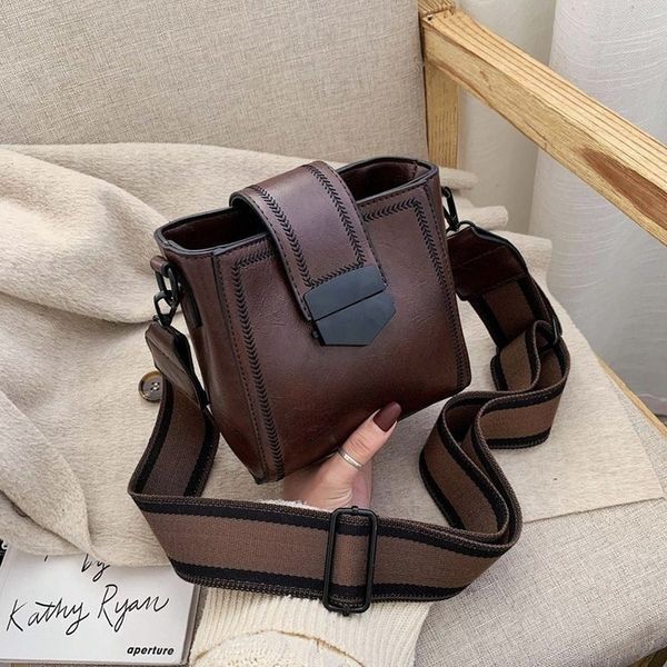 

2020 new women's bag pu leather solid color fashion retro single shoulder wide shoulder strap messenger bag bucket