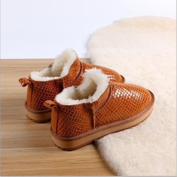 

winter leather shallow mouthshort bootsthick-soled non-slipcotton shoes sheepskin wool integrated snow boots women cotton shoes, Black