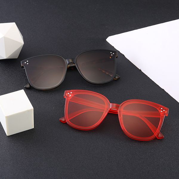 

women sunglasses large rivets sunglasses ladies glasses glasses street shooting, White;black